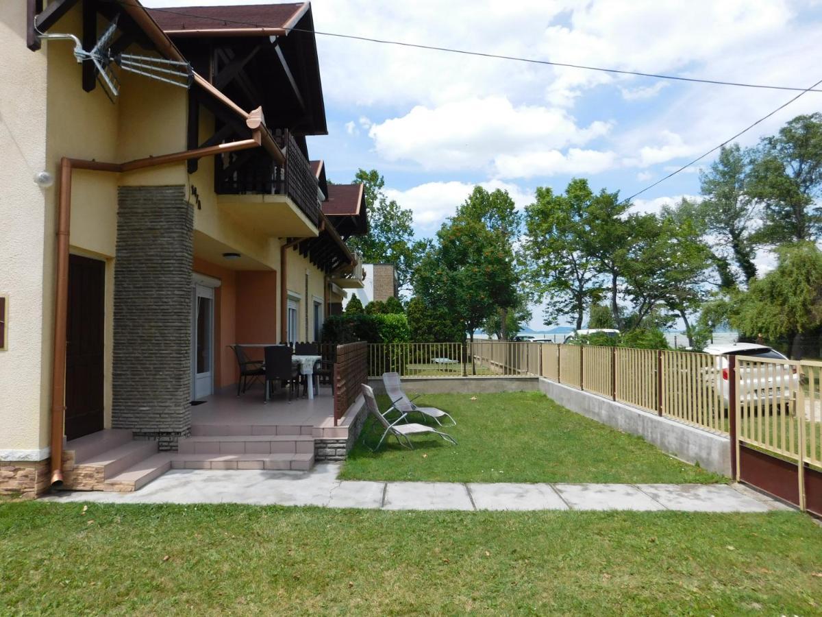 Apartamento Balatonpart-Lak Balatonfenyves Exterior foto