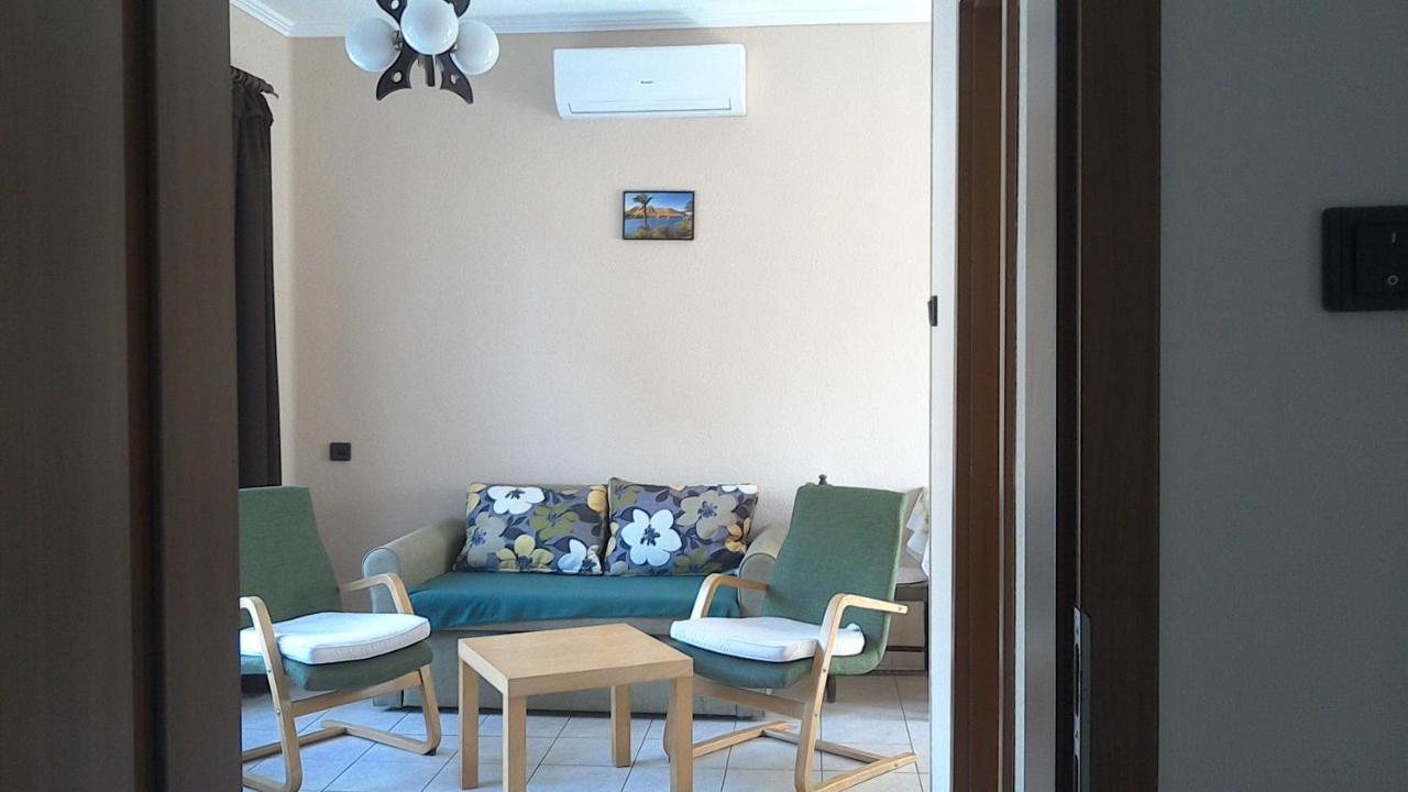 Apartamento Balatonpart-Lak Balatonfenyves Exterior foto